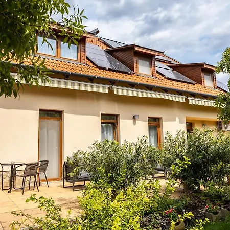 Relaxo Apartmanház * Cserkeszőlő