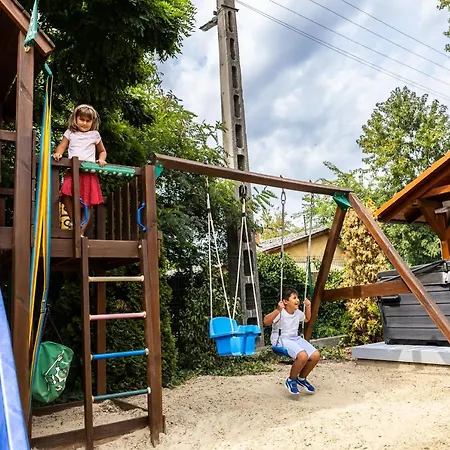 Relaxo Apartmanház * Cserkeszőlő