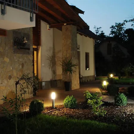 Relaxo Apartmanház * Cserkeszőlő