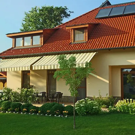 Bed & Breakfast Relaxo Apartmanház Cserkeszőlő