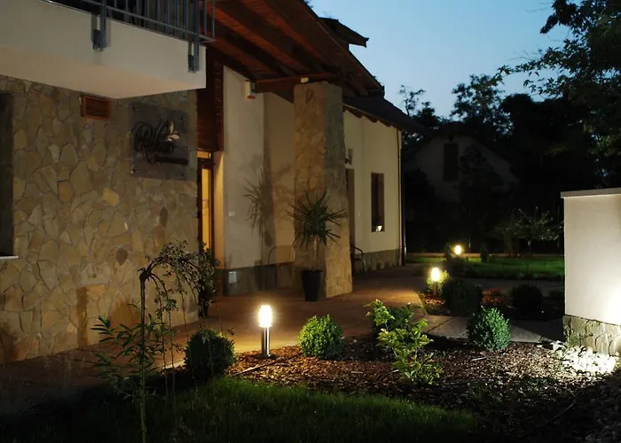 Relaxo Apartmanház * Cserkeszőlő